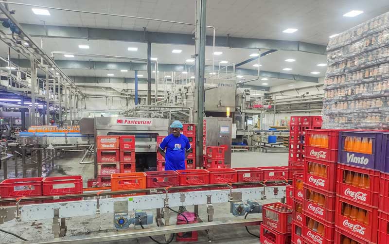 18000BPH الزجاجية زجاجة ملء والتعبئة والتغليف