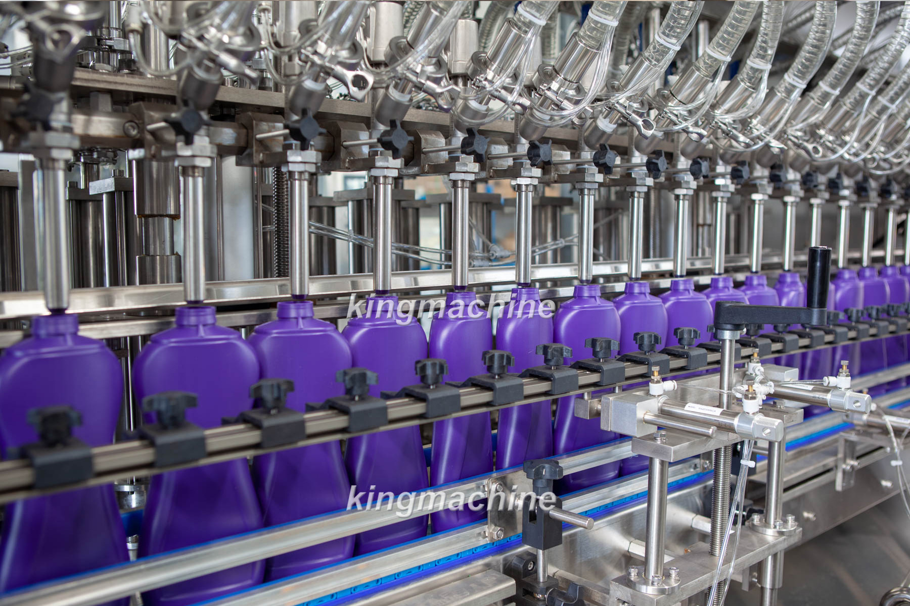 آلة ملء الزجاجة